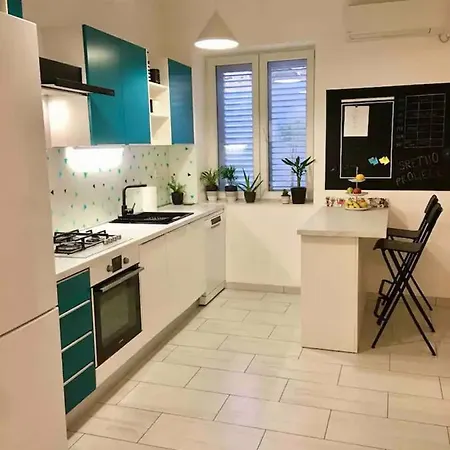 Novoureden Komforni Stan Od 90 M2 S Dvoristem
