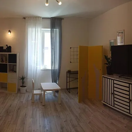 Apartment Novoureden Komforni Stan Od 90 M2 S Dvoristem
