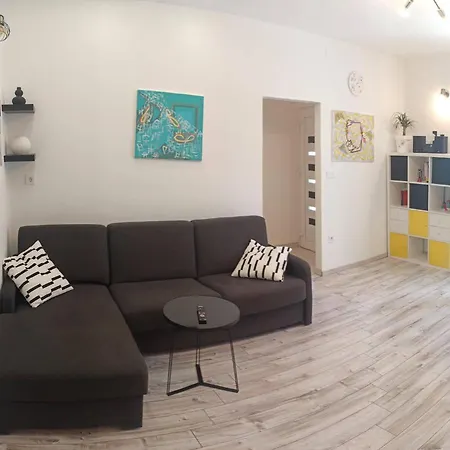 Apartment Novoureden Komforni Stan Od 90 M2 S Dvoristem