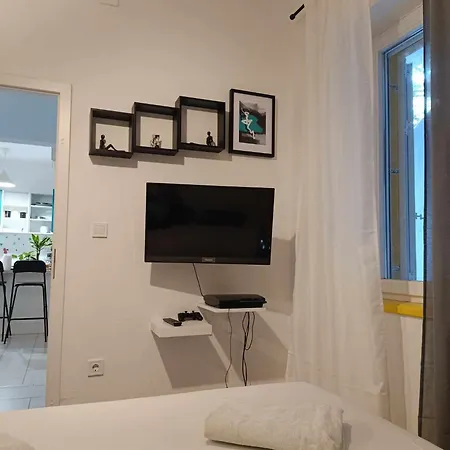 Novoureden Komforni Stan Od 90 M2 S Dvoristem * Sibenik