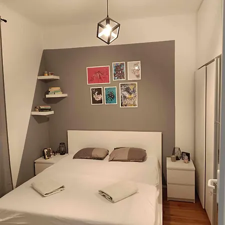 Novoureden Komforni Stan Od 90 M2 S Dvoristem