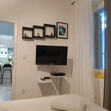 Apartment Novoureden Komforni Stan Od 90 M2 S Dvoristem *