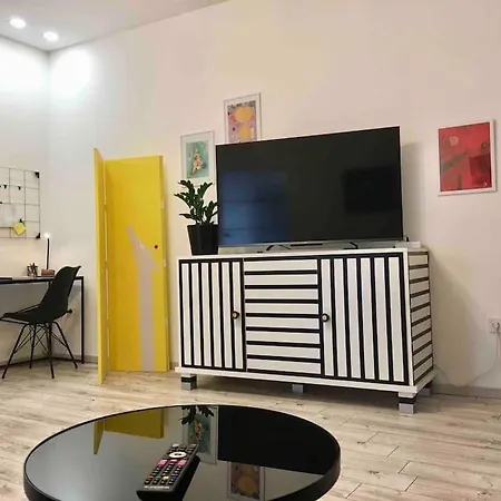 Novoureden Komforni Stan Od 90 M2 S Dvoristem * Sibenik