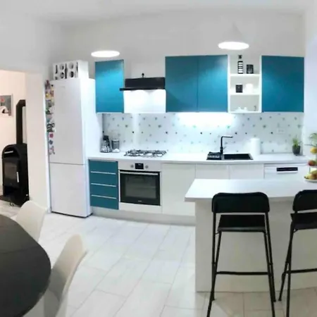 Novoureden Komforni Stan Od 90 M2 S Dvoristem Sibenik